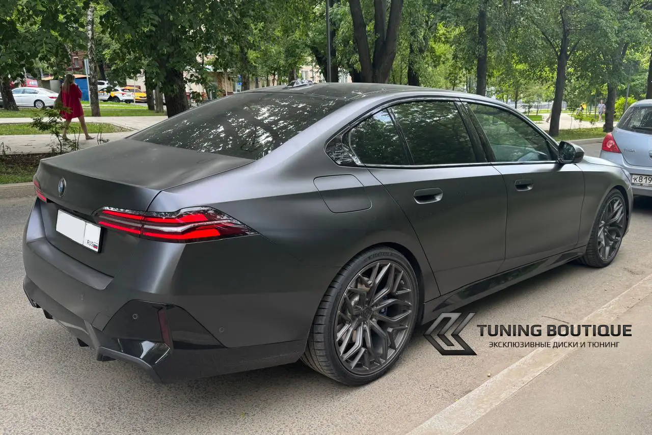 BMW 5 Series G60 на 21" кованых дисках нашего производства	 фото 2